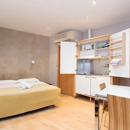 Ainb Born Tiradors Apartments