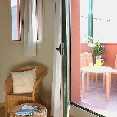Ainb Born Tiradors Apartments